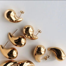 Laden Sie das Bild in den Galerie-Viewer, WATER DROP | Trendy Influencer Ohrringe in Wassertropfen Form in gold