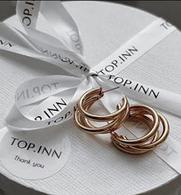 Laden Sie das Bild in den Galerie-Viewer, AUBREE | Goldfarbene 80er Retro Ohrringe 3er Hoop Creolen