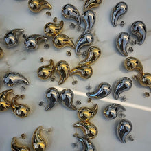 Laden Sie das Bild in den Galerie-Viewer, WATER DROP | Trendy Influencer Ohrringe in Wassertropfen Form in gold