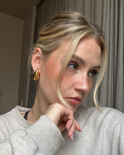 Laden Sie das Bild in den Galerie-Viewer, WATER DROP | Trendy Influencer Ohrringe in Wassertropfen Form in gold