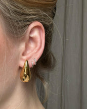 Laden Sie das Bild in den Galerie-Viewer, WATER DROP | Trendy Influencer Ohrringe in Wassertropfen Form in gold