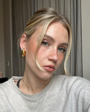 Laden Sie das Bild in den Galerie-Viewer, WATER DROP | Trendy Influencer Ohrringe in Wassertropfen Form in gold