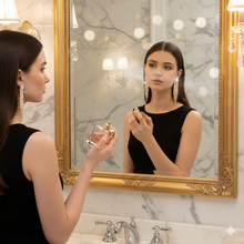Laden Sie das Bild in den Galerie-Viewer, FABIENNE | Elegante lange Ohrringe in gold mit Kristall Strängen