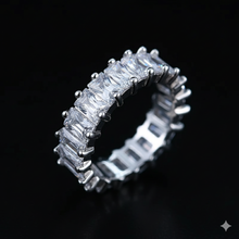 Laden Sie das Bild in den Galerie-Viewer, BRILLER | Atemberaubender Cocktail Ring mit klaren Kristallen