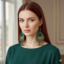 Laden Sie das Bild in den Galerie-Viewer, MAYSA | Tolle blau grüne Pfauen Feder Boho Statement Ohrringe Ohrhänger