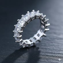 Laden Sie das Bild in den Galerie-Viewer, BRILLER | Atemberaubender Cocktail Ring mit klaren Kristallen