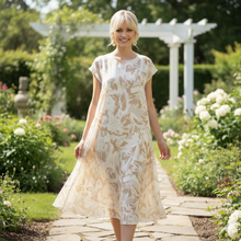 Laden Sie das Bild in den Galerie-Viewer, ARYA SMALL | Coole ovale Statement Acryl Ohrringe mit beige marmoriertem Muster im Retro Boho Look