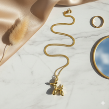 Laden Sie das Bild in den Galerie-Viewer, BUBBLES | Süße goldfarbene Halskette mit Ballon Hund Anhänger