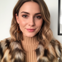 Laden Sie das Bild in den Galerie-Viewer, HAZEL | Schöne Acryl Harz Ohrringe im Retro Look braun gold marmoriert