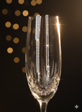 Laden Sie das Bild in den Galerie-Viewer, ELSIE | Elegante lange Ohrringe silberfarben mit edlen Strass Zirkonia Steinen weiß