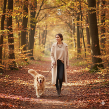 Laden Sie das Bild in den Galerie-Viewer, BLOMMA | Holz Halskette braun weiß gold