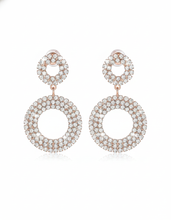 Load image into Gallery viewer, ÉLODIE | Atemberaubende Party Ohrringe in roségold mit klaren Kristallen