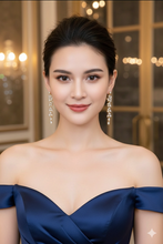 Load image into Gallery viewer, GÉRALDINE | Wunderschöne goldene Kristall Ohrringe im floralen Blätter Design