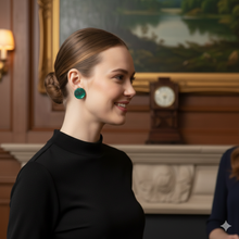 Laden Sie das Bild in den Galerie-Viewer, KENNEDY | Acryl Statement Ohrringe grün mit glitzerndem Galaxy Muster