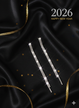 Laden Sie das Bild in den Galerie-Viewer, ELSIE | Elegante lange Ohrringe silberfarben mit edlen Strass Zirkonia Steinen weiß