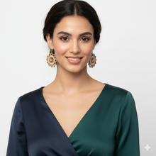 Laden Sie das Bild in den Galerie-Viewer, AMANDA | Ausgefallene Boho Stern Ohrringe Ohrhänger mit Brandmuster aus braunem Holz