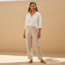 Laden Sie das Bild in den Galerie-Viewer, NAOMI | Lange Ohrringe mit 925 Sterling Silberhaken und Quasten aus echten Seidenfäden in gelb