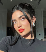 Laden Sie das Bild in den Galerie-Viewer, WATER DROP | Trendy Influencer Ohrringe in Wassertropfen Form in gold