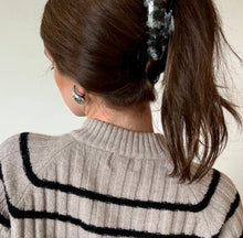 Laden Sie das Bild in den Galerie-Viewer, WATER DROP | Trendy Influencer Ohrringe in Wassertropfen Form in gold