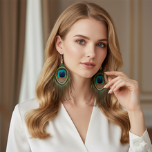 Laden Sie das Bild in den Galerie-Viewer, MAYSA | Tolle blau grüne Pfauen Feder Boho Statement Ohrringe Ohrhänger