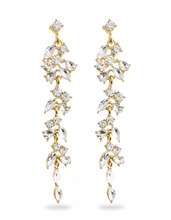 Load image into Gallery viewer, GÉRALDINE | Wunderschöne goldene Kristall Ohrringe im floralen Blätter Design