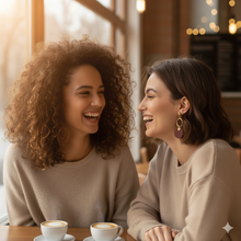 Laden Sie das Bild in den Galerie-Viewer, LENA | Schöne goldfarbene Indie Boho Ohrringe Ohrhänger mit roten Holz Anhängern