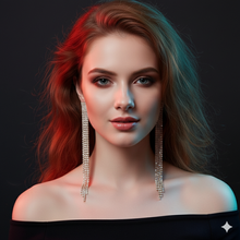 Laden Sie das Bild in den Galerie-Viewer, LUMIÈRE | Lange Party Kristall Ohrringe gold