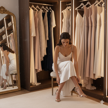 Laden Sie das Bild in den Galerie-Viewer, ARIANA | Mehrlagige goldene Halskette mit Blättern Münze und kleinen lila Kristall