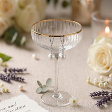 Laden Sie das Bild in den Galerie-Viewer, IVETTE | Klassisch elegante Braut Ohrringe in silber mit kleinen Kristallen und weißen Perlen