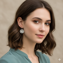 Laden Sie das Bild in den Galerie-Viewer, TREE OF LIFE | Coole Cabochon Ohrringe altgold bronze silber weiß mit Baum des Lebens Motiv