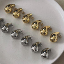 Laden Sie das Bild in den Galerie-Viewer, WATER DROP | Trendy Influencer Ohrringe in Wassertropfen Form in gold