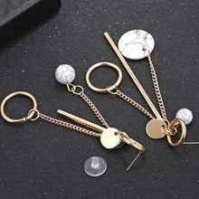 Laden Sie das Bild in den Galerie-Viewer, CELIA | Atemberaubende mismatched Ohrringe in gold mit coolen Marmor Beads und Perlen