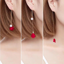 Laden Sie das Bild in den Galerie-Viewer, ROSE | Süße goldfarbene Einfädler Ohrringe mit Blüten und Perlen