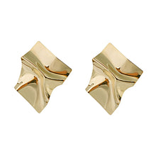 Laden Sie das Bild in den Galerie-Viewer, STRAIGHT EDGE | Coole goldfarbene Statement Ohrringe im Silk Look