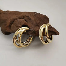 Laden Sie das Bild in den Galerie-Viewer, AUBREE | Goldfarbene 80er Retro Ohrringe 3er Hoop Creolen