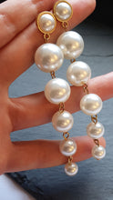 Laden Sie das Bild in den Galerie-Viewer, GIOIA | Elegante Statement Ohrringe mit crémeweißen Perlen
