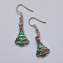 Laden Sie das Bild in den Galerie-Viewer, XMAS silber | Schöne 925 Silber Ohrringe mit süßen Weihnachtsanhängern