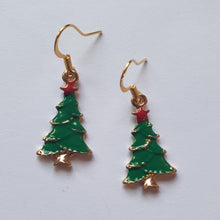 Laden Sie das Bild in den Galerie-Viewer, XMAS gold | Süße goldfarbene Ohrringe für Weihnachten mit verschiedenen Motiven