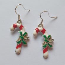 Laden Sie das Bild in den Galerie-Viewer, XMAS silber | Schöne 925 Silber Ohrringe mit süßen Weihnachtsanhängern