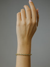 Laden Sie das Bild in den Galerie-Viewer, ICRUSH | DNA Armband gold