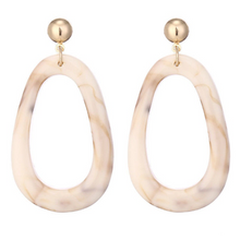 Laden Sie das Bild in den Galerie-Viewer, HAZEL | Schöne Acryl Harz Ohrringe im Retro Look