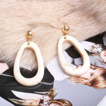 Laden Sie das Bild in den Galerie-Viewer, HAZEL | Schöne Acryl Harz Ohrringe im Retro Look