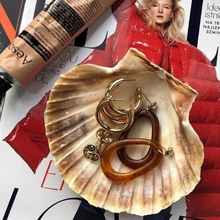 Laden Sie das Bild in den Galerie-Viewer, HAZEL | Schöne Acryl Harz Ohrringe im Retro Look braun gold marmoriert