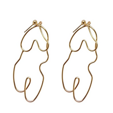 Laden Sie das Bild in den Galerie-Viewer, RUBENS | Kunstvolle Frauen Figur Ohrringe in gold