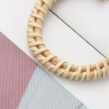 Laden Sie das Bild in den Galerie-Viewer, AGNES | Trendy Herbst Statement Ohrringe Ohrhänger Rattan beige braun