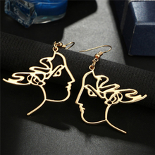 Laden Sie das Bild in den Galerie-Viewer, JEANNE D'ARC | Goldfarbene Ohrringe mit Frauen Gesicht