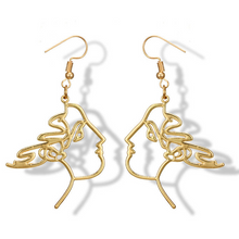Laden Sie das Bild in den Galerie-Viewer, JEANNE D'ARC | Goldfarbene Ohrringe mit Frauen Gesicht