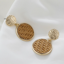 Laden Sie das Bild in den Galerie-Viewer, RITA | Braune Retro Chic Vintage Rattan Ohrringe Ohrhänger Kreis rund