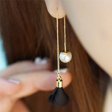 Laden Sie das Bild in den Galerie-Viewer, ROSE | Süße goldfarbene Einfädler Ohrringe mit Blüten und Perlen