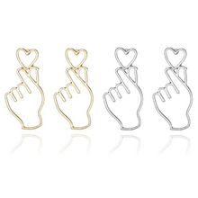 Laden Sie das Bild in den Galerie-Viewer, ESMIRA | Schöne silberfarbene Ohrringe mit Hand und Herz Design